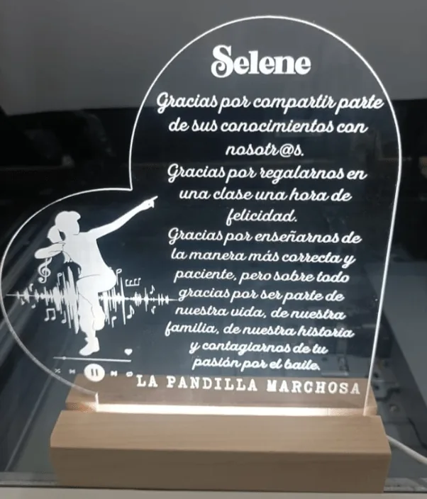 Lámpara metacrilato corazón personalizada con foto o logo