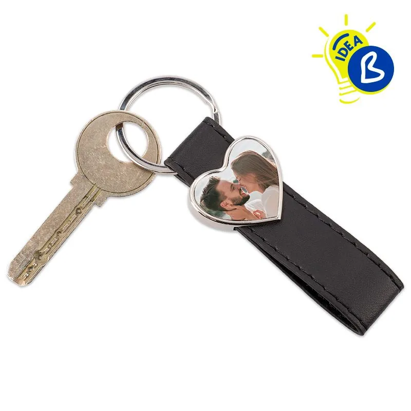Llavero trabilla con corazón metálico personalizada — vista 3